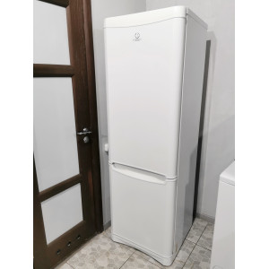 Холодильник Indesit B20FNF. Photo 2