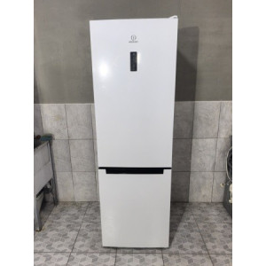 Холодильник Indesit DF5180W