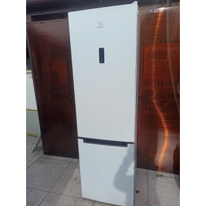 Холодильник Indesit DF5200W