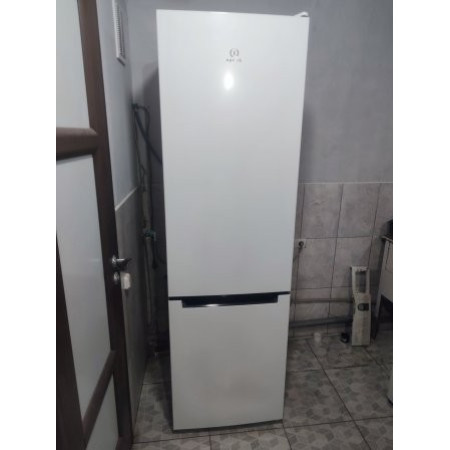 Холодильник Indesit DS4200W, б/у