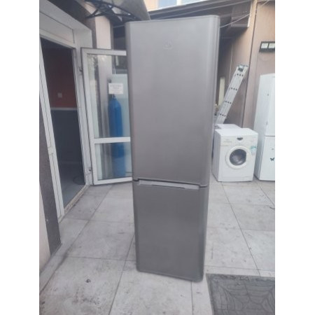 Холодильник Indesit IB201S, б/у