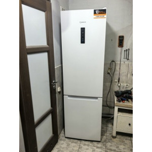 Холодильник Indesit ITS5200W