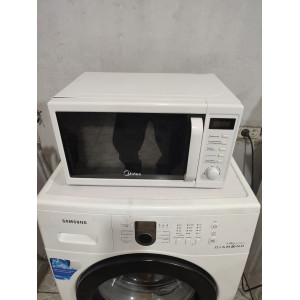 Микроволновая печь Midea AM820CUK-W. Photo 2