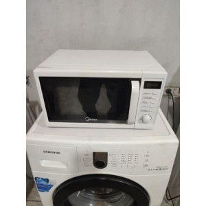 Микроволновая печь Midea AM820CUK-W